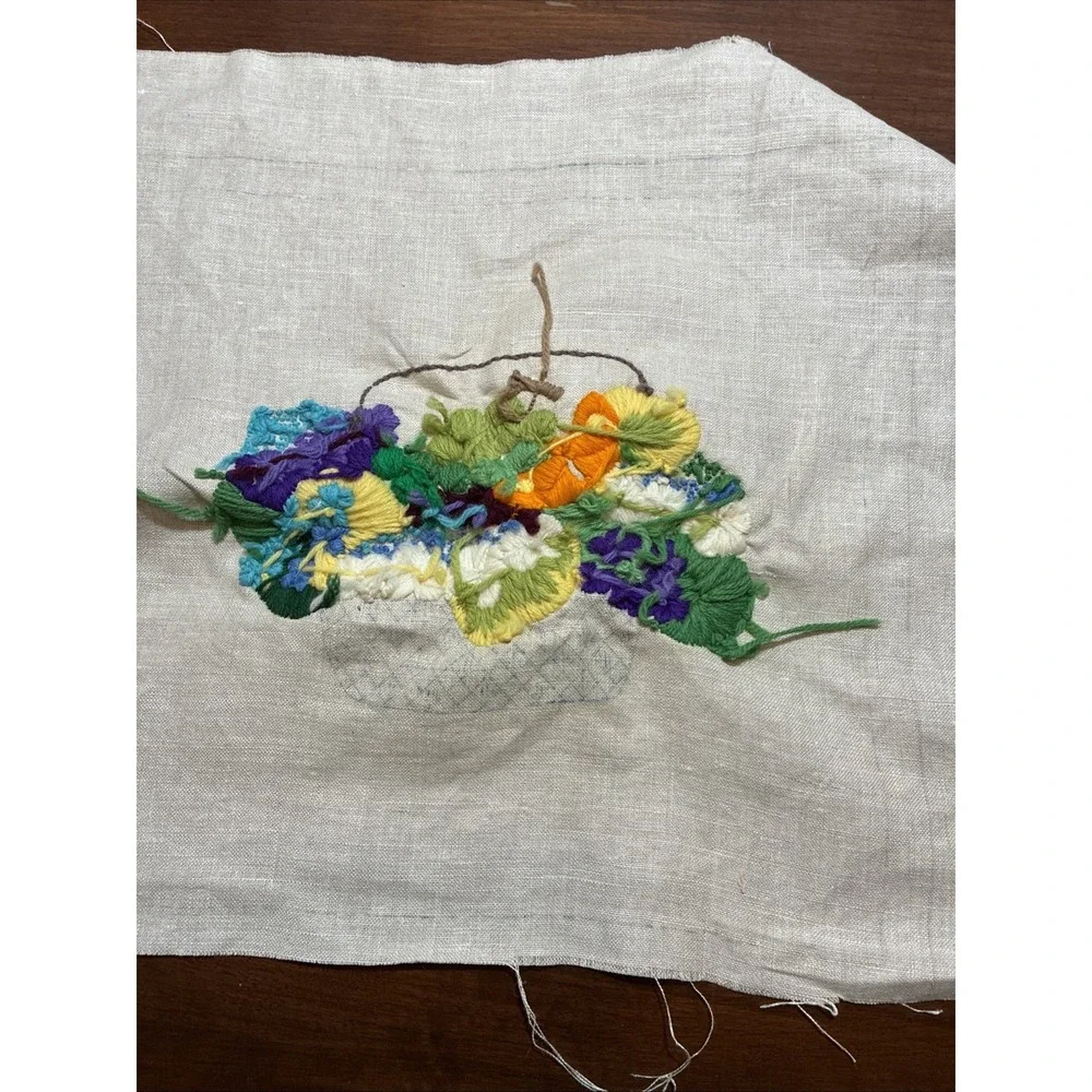 VTG WIP Pauline Dunham Crewel Embroidery Folk ART Flower Basket 14x15 Unfinished